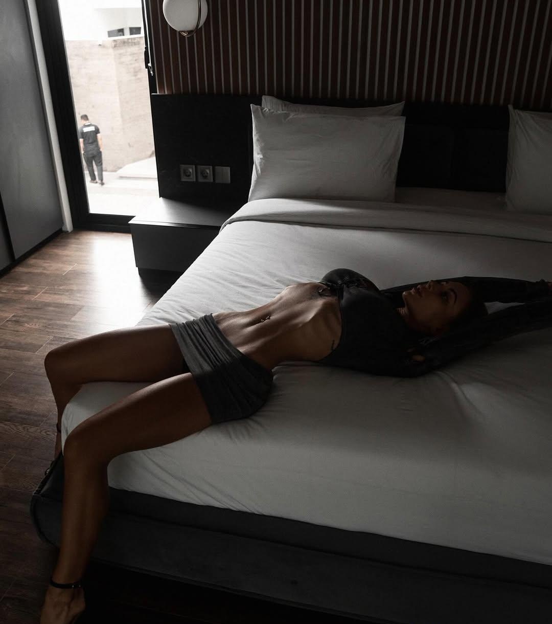 Виктория привлекальеная девушка из Искитима цена от 10000 руб