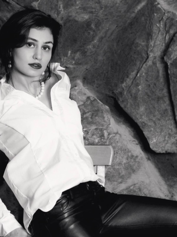 Оленька привлекательная девушка из Искитима цена от 3500 руб